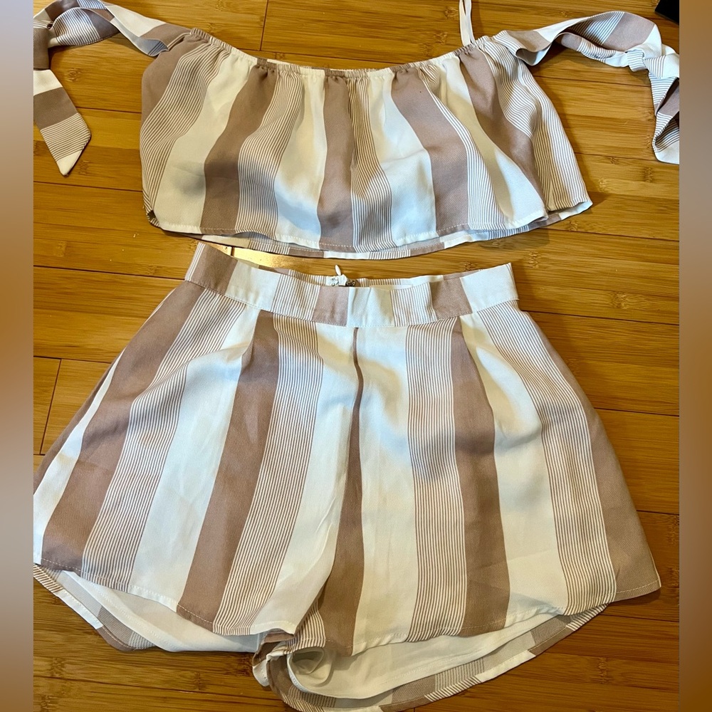 Revolve Superdown Striped Matching Shorts Set - image 1
